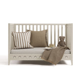 Mallorca Crib in Frosted Oat daybed image